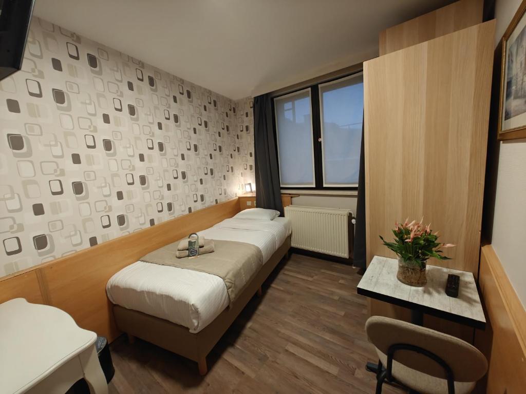 Hotel Tropicana photo 2