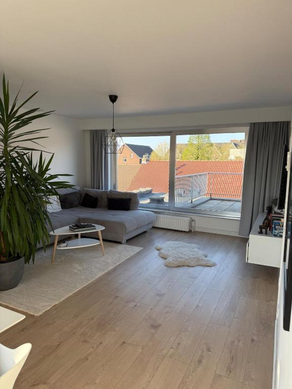 TML 500m - Luxury Penthouse with 2 Balconies — photo 1