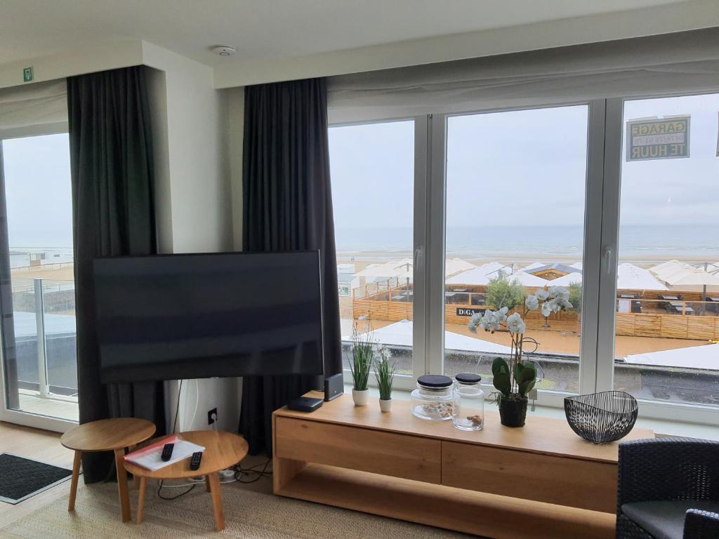 Koksijde Zeedijk La Digue 101 appartement - frontaal zeezicht - adult only — photo 1