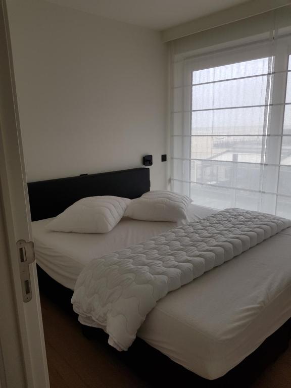 Koksijde Zeedijk La Digue 101 appartement - frontaal zeezicht - adult only photo 2