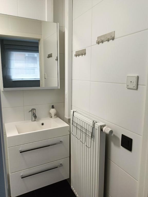 Koksijde Zeedijk La Digue 101 appartement - frontaal zeezicht - adult only photo 3