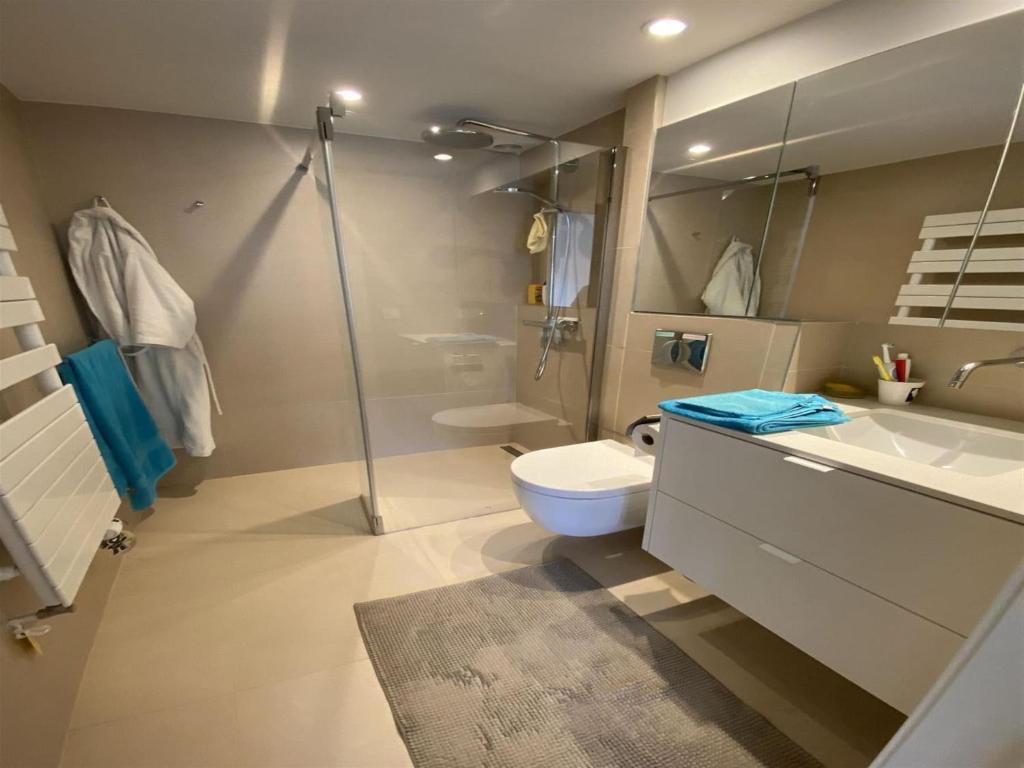 Sea View Stay for 6 Guests photo 3
