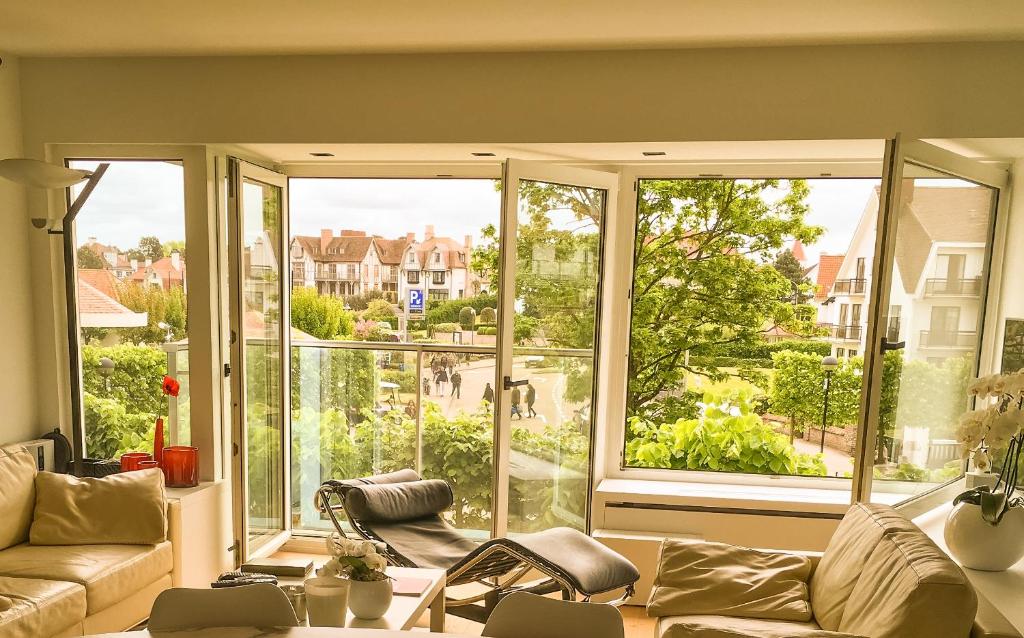 Top location! Unique luxurious 3-bedroom apartment in Knokke - 't Zoute — photo 1