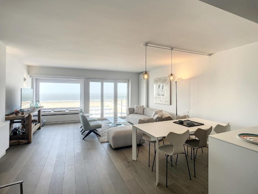 Apartment on Belgian Coast with Sea Views photo 2