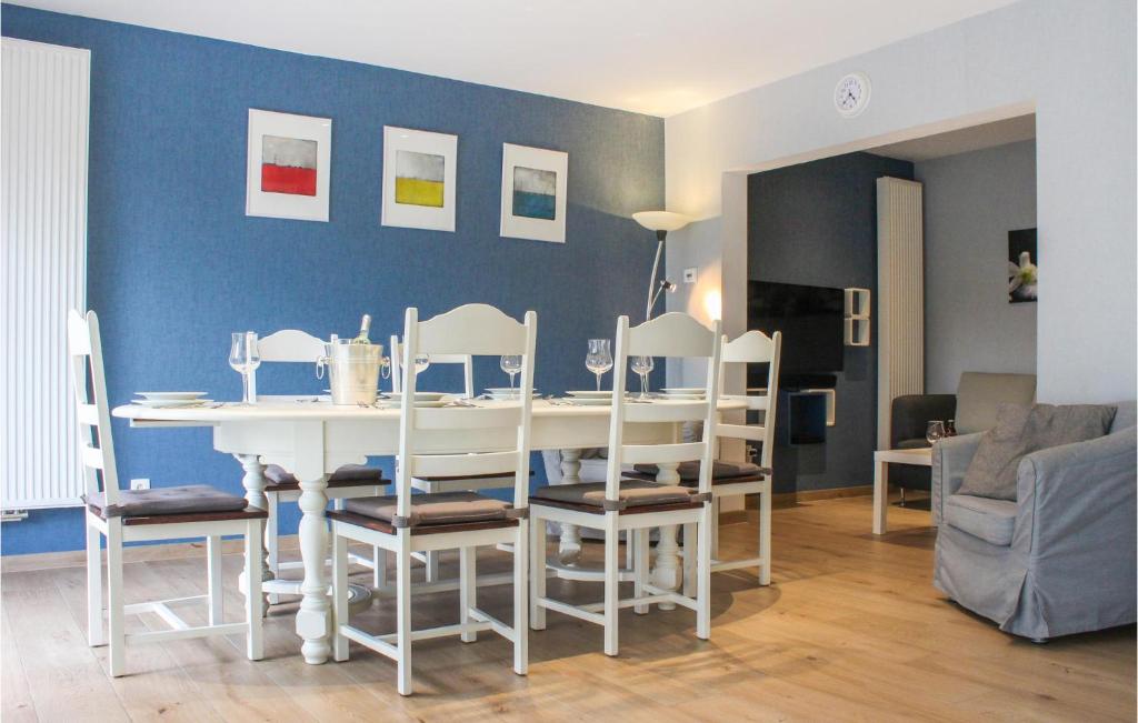 Lovely Apartment In Oostende With Wifi photo 2