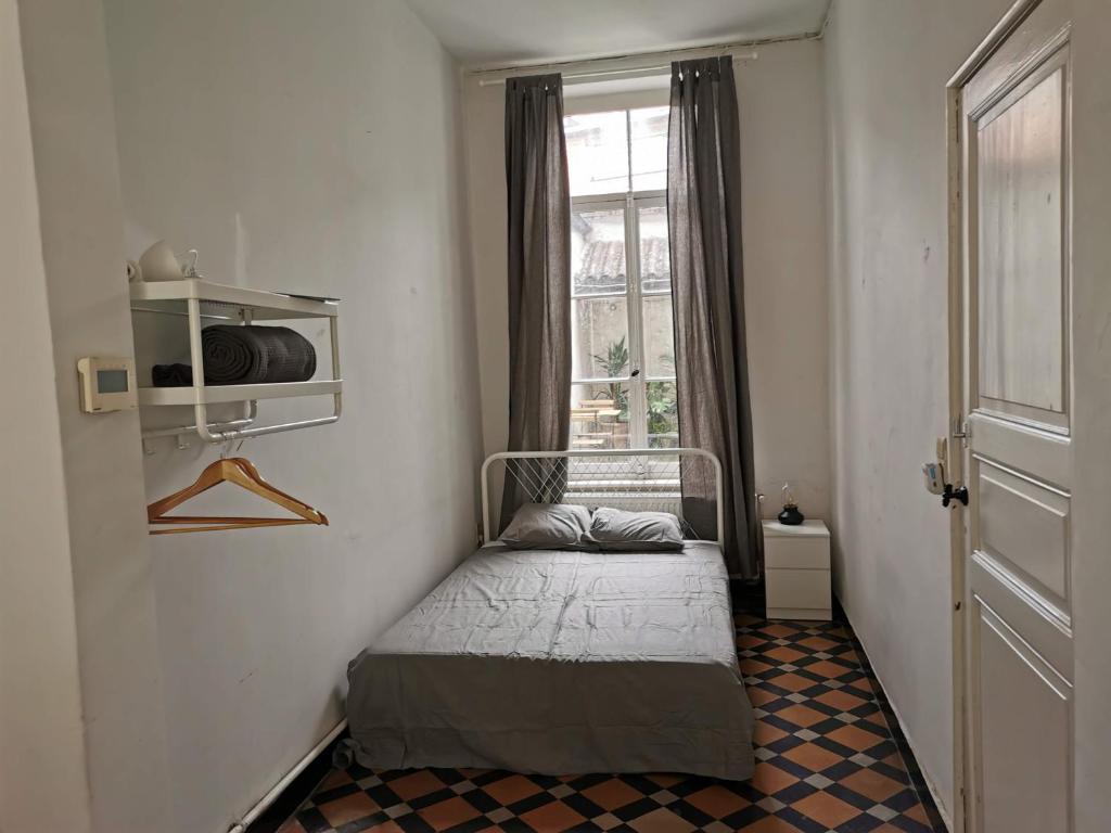 Spacious room in city centre photo 2
