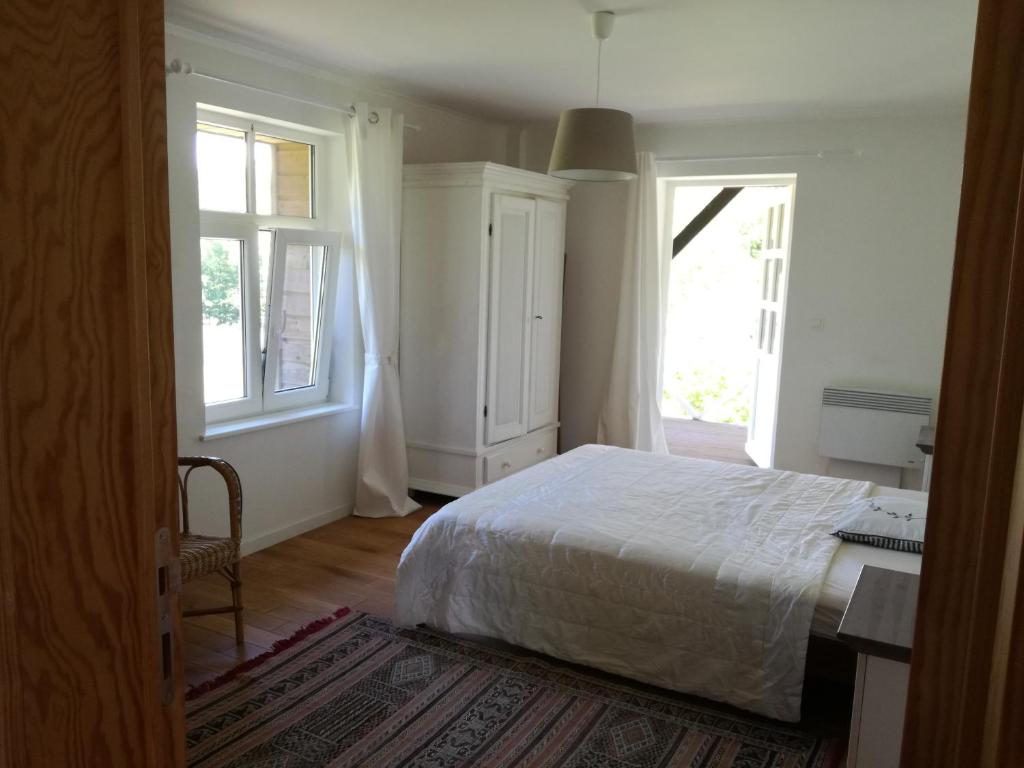 Riverside house photo 2