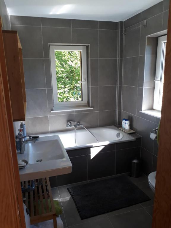 Riverside house photo 3