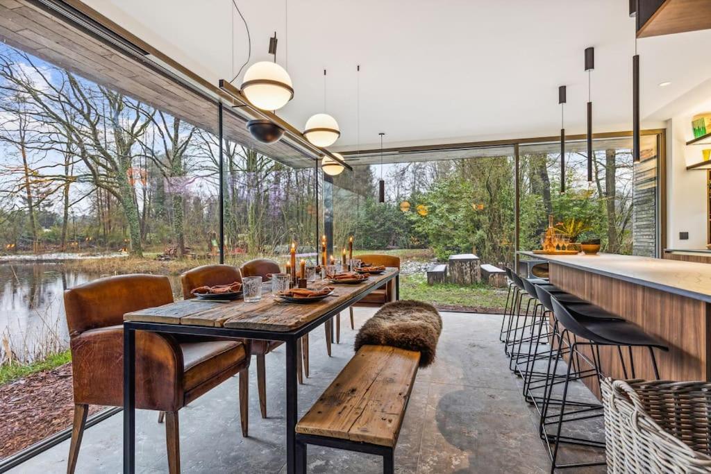 Stylish lakehouse in idyllic — photo 1