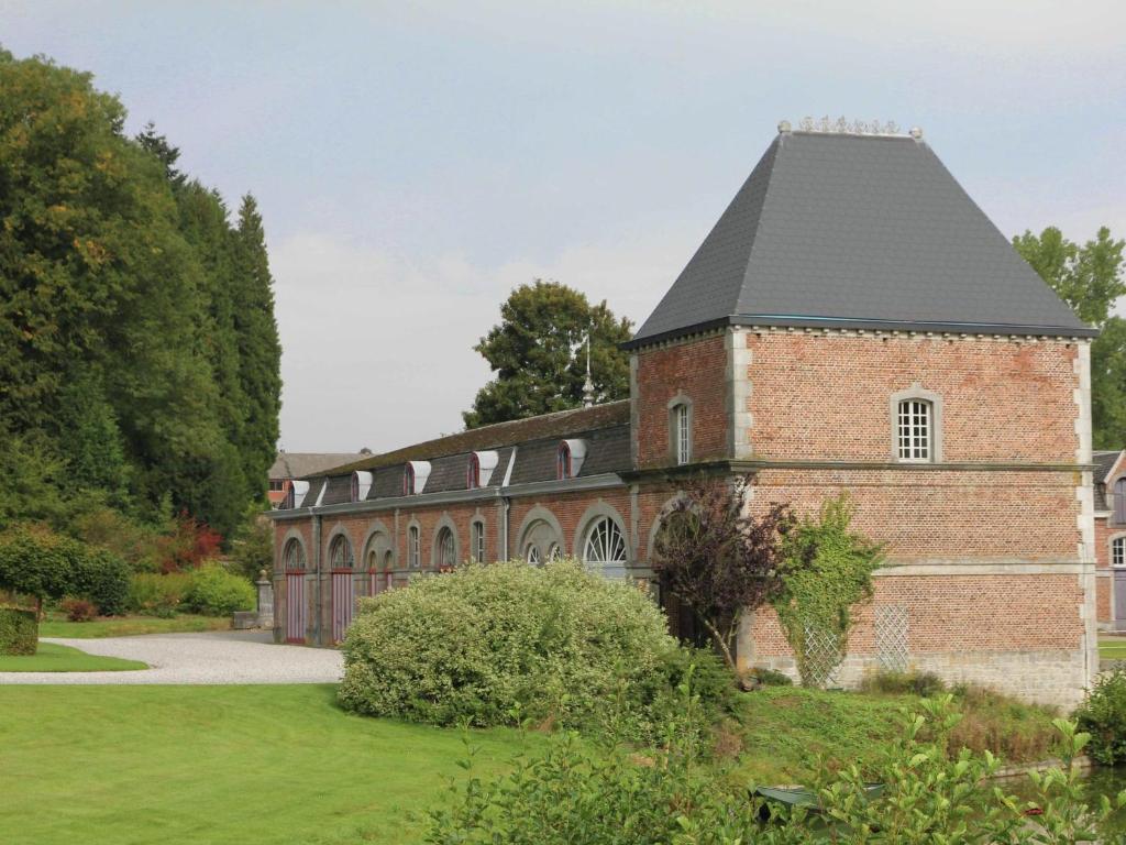 Elegant Castle Stay photo 3