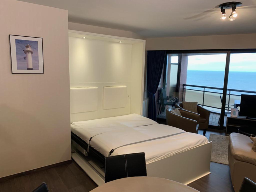 Studio with Seaview photo 2