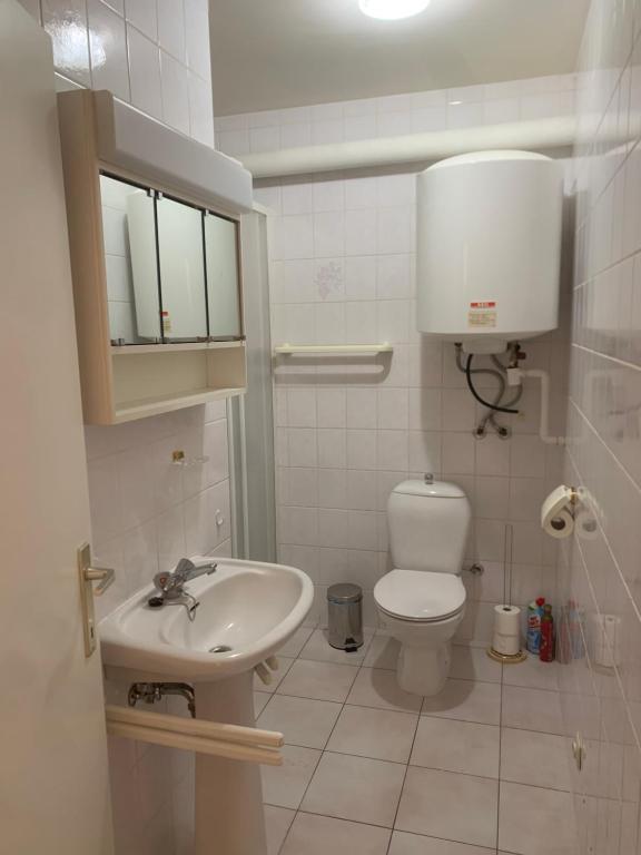 Studio White Chateau met parking en zonnig balkon photo 3