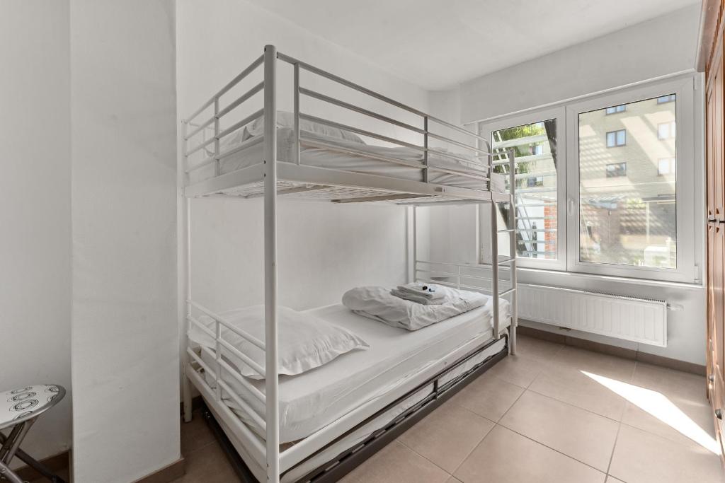 Ruime woning 10p met zonnige tuin & nabij strand photo 2