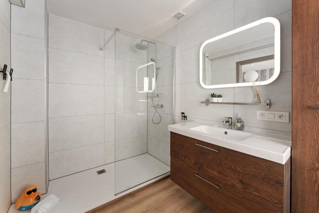 Ruime woning 10p met zonnige tuin & nabij strand photo 3