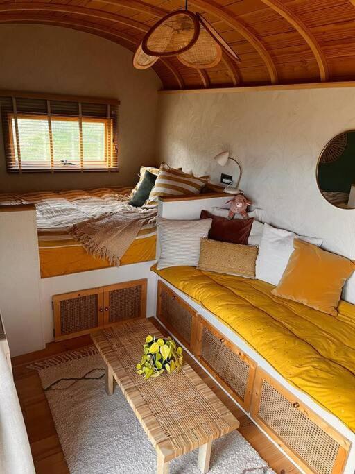 Roulotte en bois tout confort photo 2