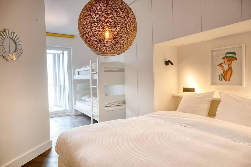 Seaside Haven for 6 with Parking in Knokke photo 2