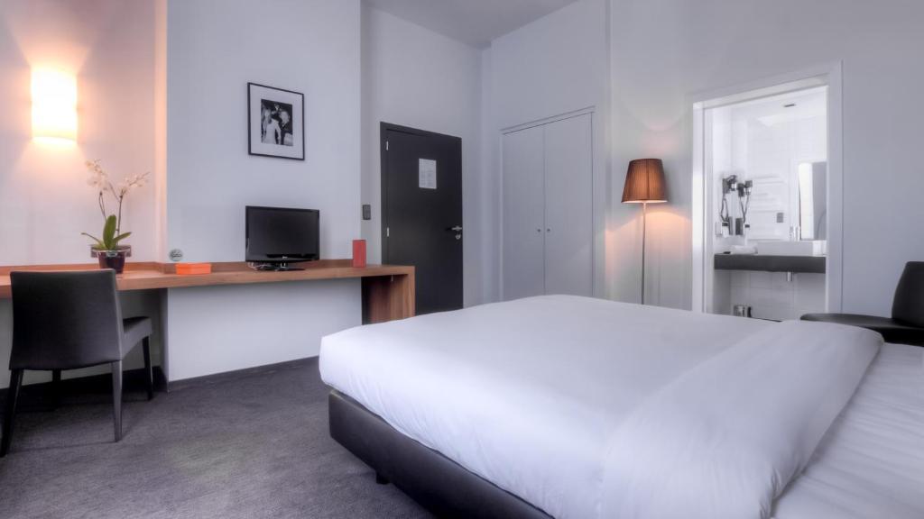 Hotel St James photo 2