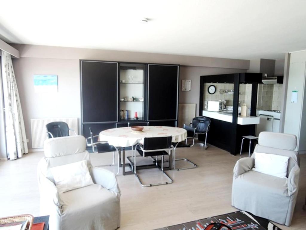Studio in Middelkerke with Sea View Terrace photo 3