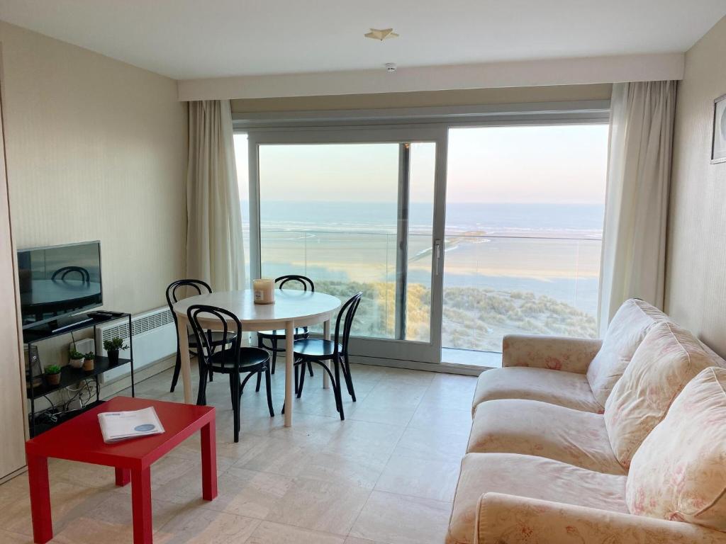 Beachside Stay with Views — photo 1