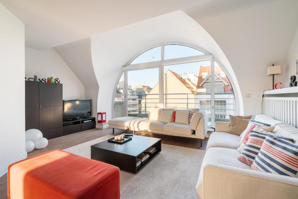 Stijlvol & lichtrijk Penthouse app met parking — photo 1