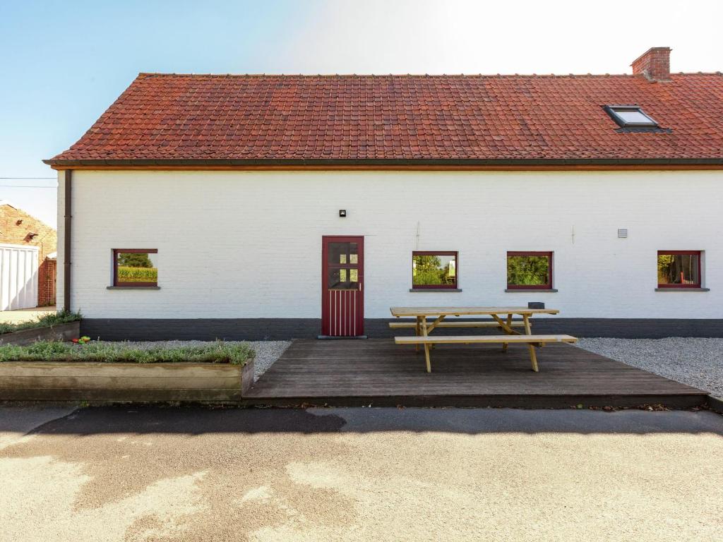 Farmhouse in Vleteren for eight Person photo 3