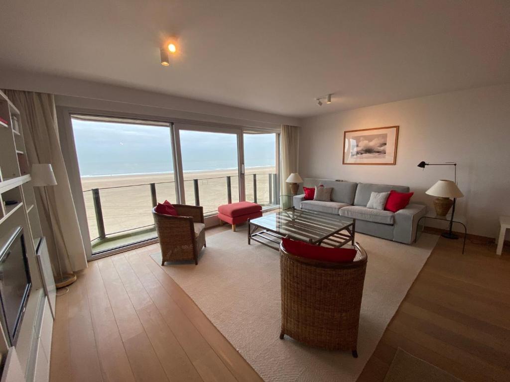 Seafront Palm Beach Stay — photo 1