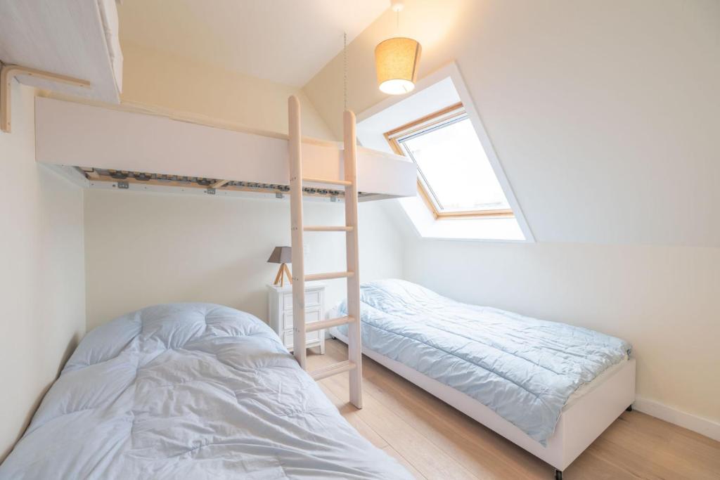 Sunny family apartment - free parking photo 2