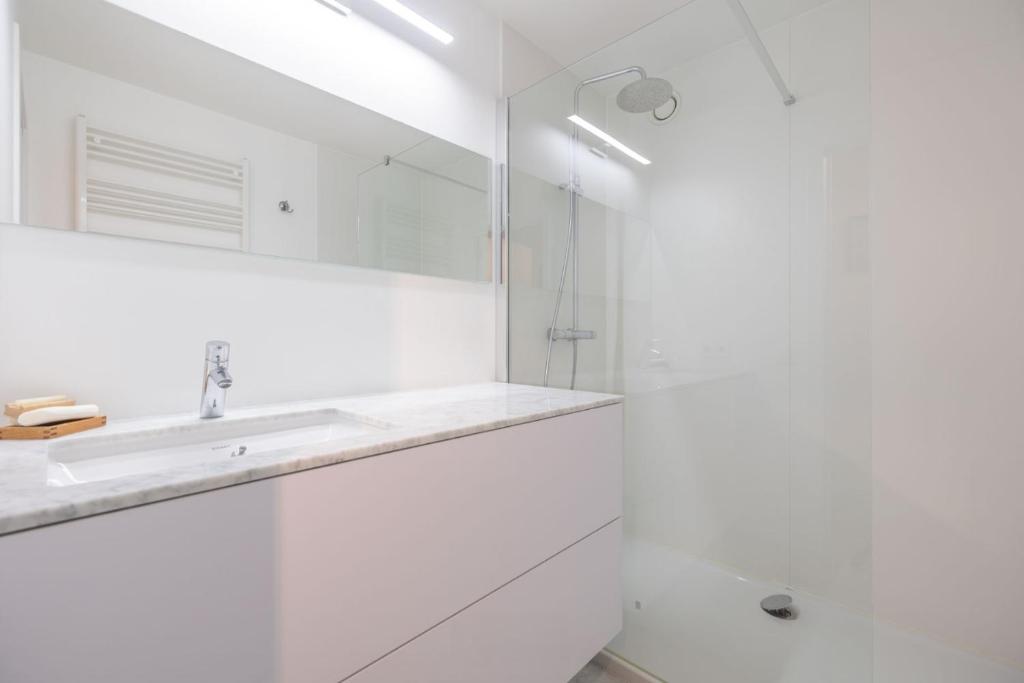 Sunny family apartment - free parking photo 3