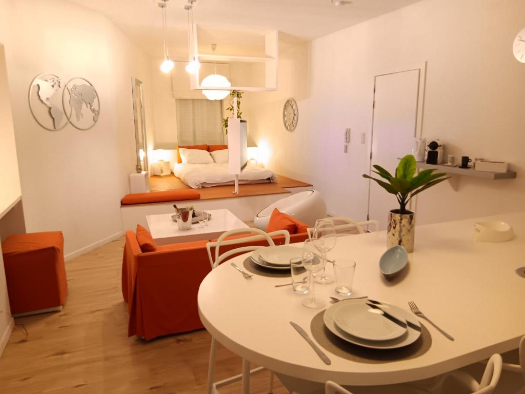 The Luxury White Suite — photo 1