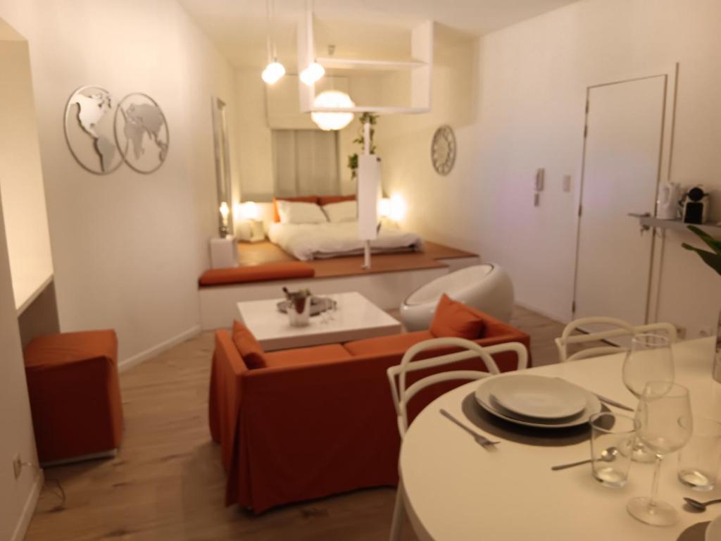 The Luxury White Suite photo 2