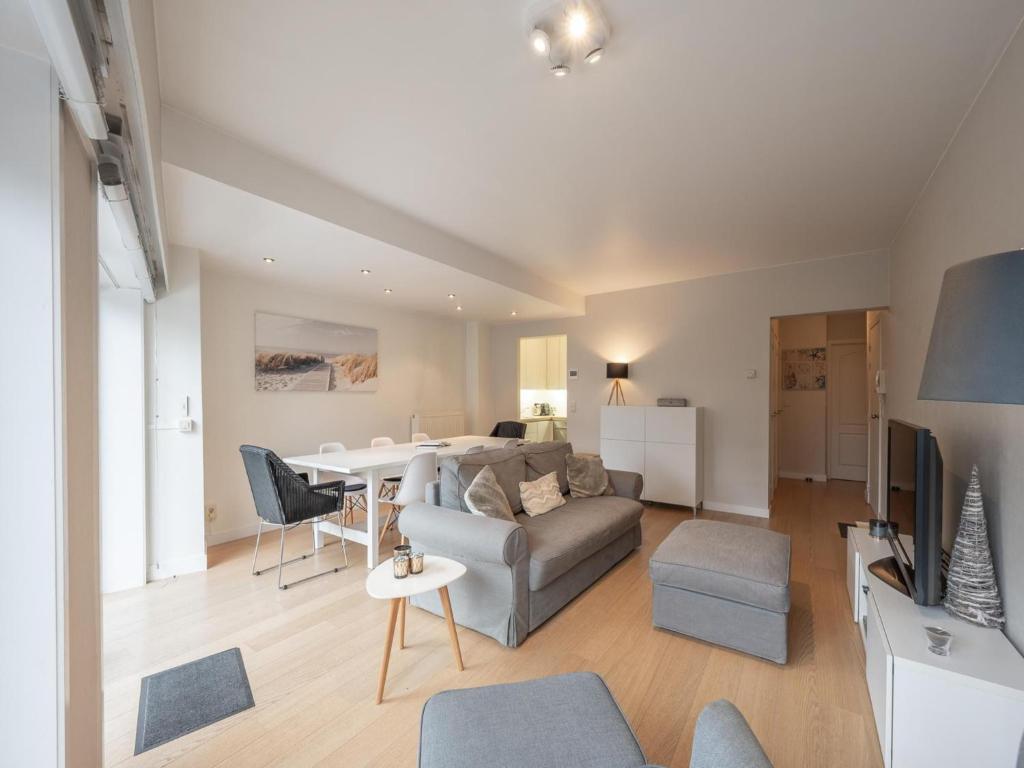 Apartment in Knokke near Duinbergen Beach — photo 1