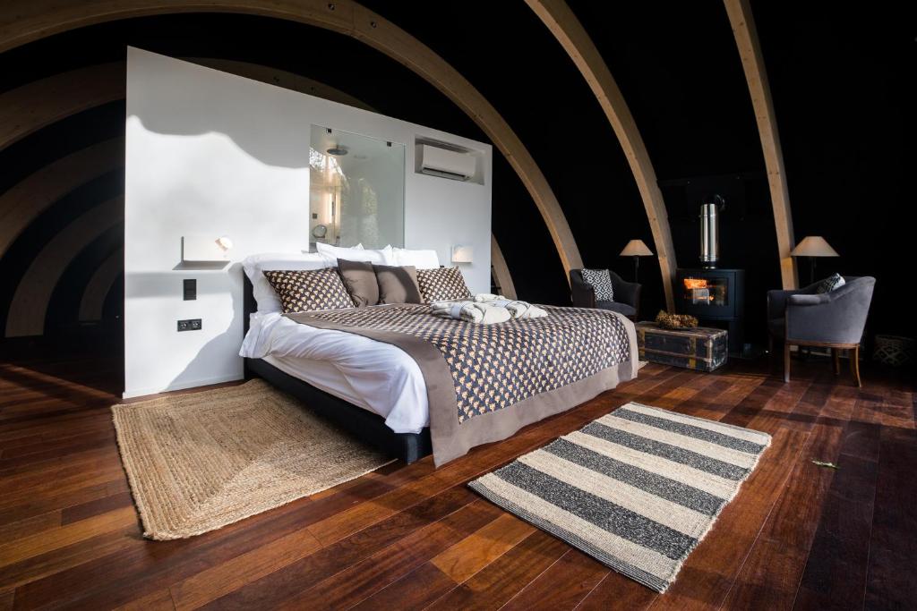 Room8 luxury glamping photo 2