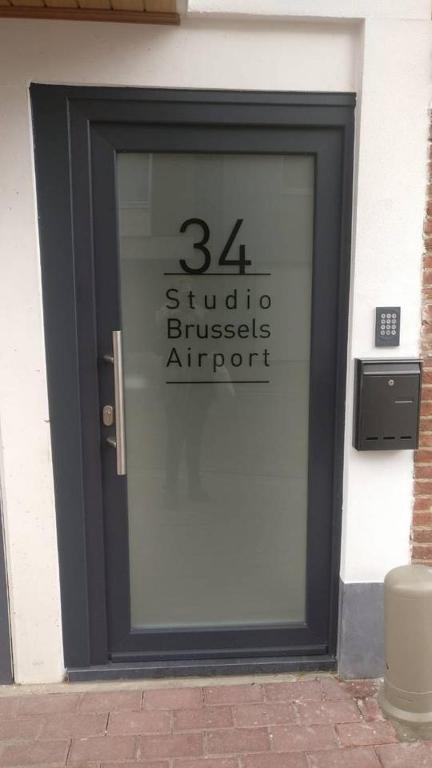 Studio Brussels Airport - South photo 2