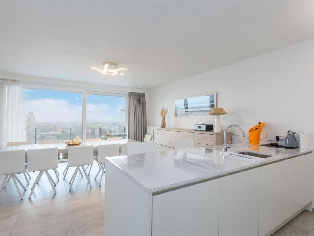 Apartment by the Beach with Panoramic Views — photo 1
