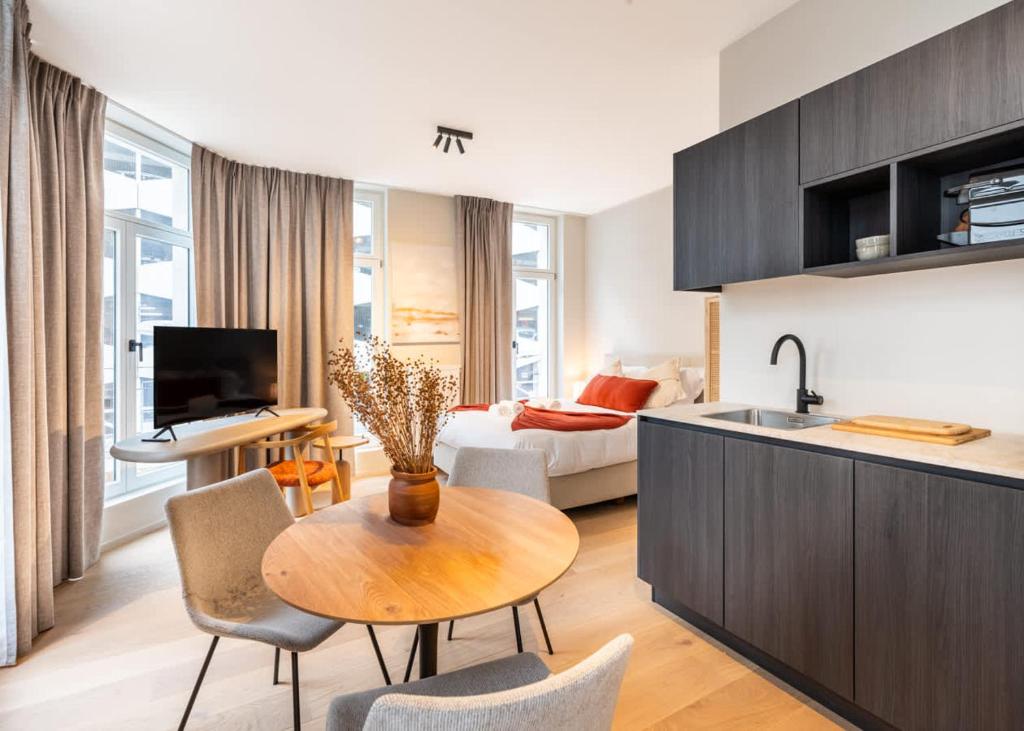 Stylish Modern Studio with Views photo 2