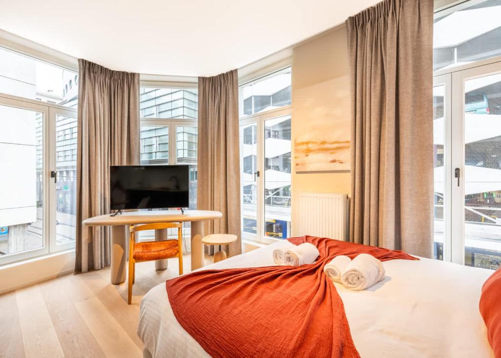 Stylish Modern Studio with Views photo 3