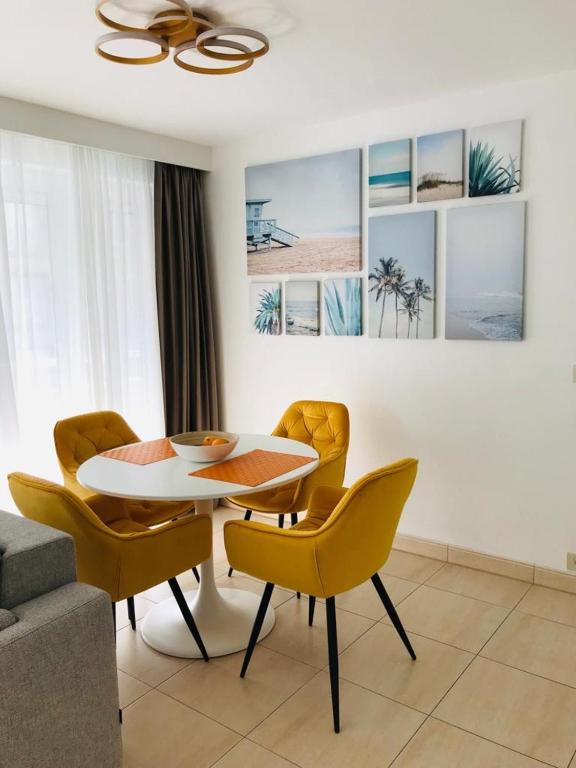 Urbanstay Suites - Beachfront Apartment In Knokke photo 3