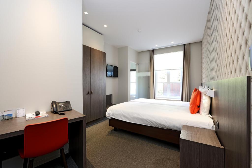 Square Hotel photo 2