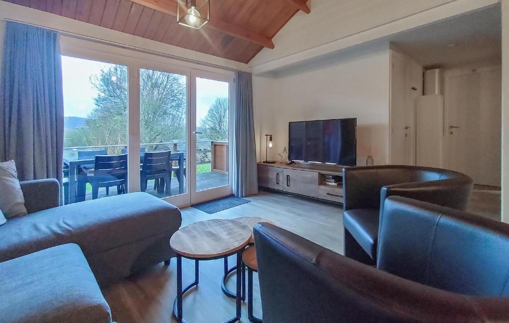 2 Bedroom Gorgeous Home In Rendeux photo 3
