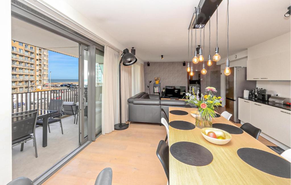 Stunning Apartment In Oostende photo 2