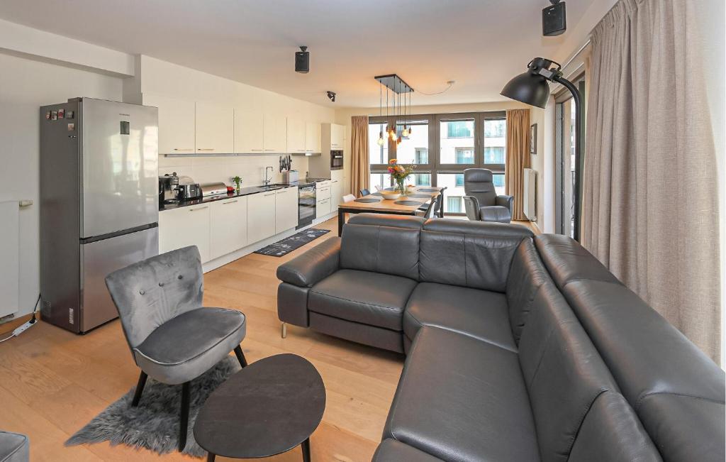 Stunning Apartment In Oostende photo 3