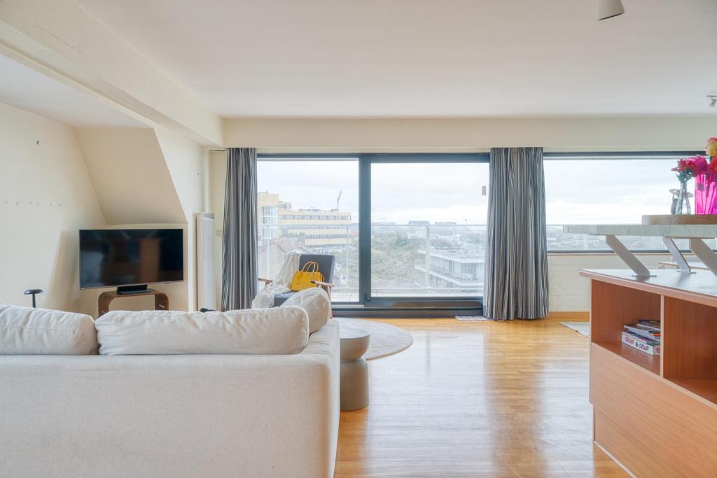 Spacious duplex with beautiful view near the sea — photo 1