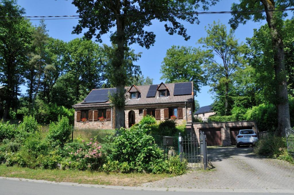 Très belle Villa 4 façades dans quartier vert et arboré - 5 kms de Namur — photo 1