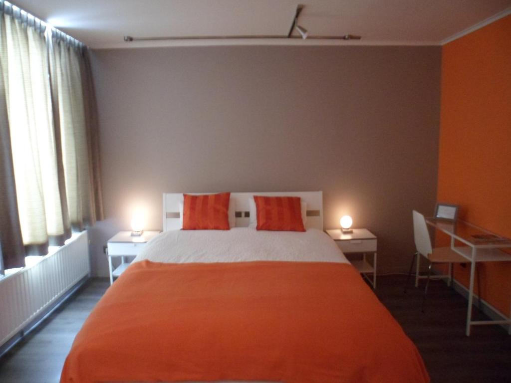 Suite 11 photo 2