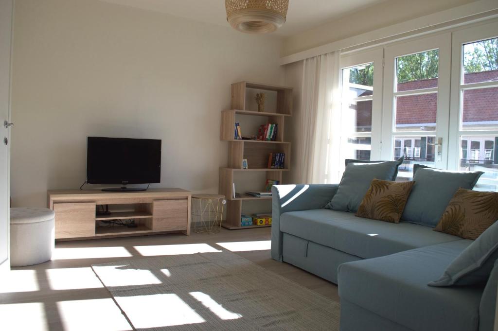 Sunny apartment in residential park - De Haan — photo 1