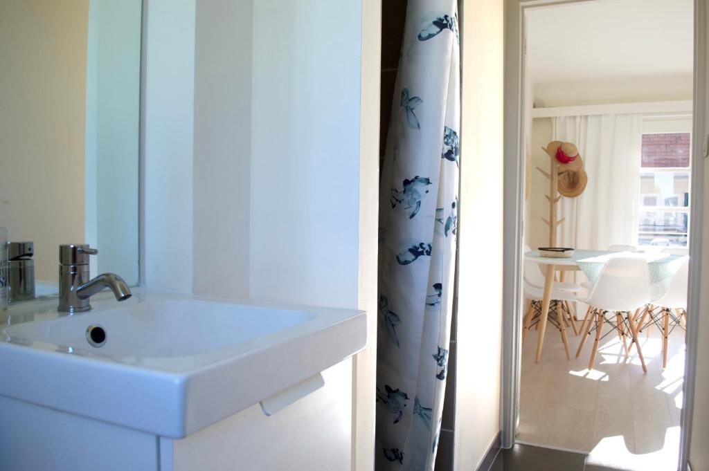 Sunny apartment in residential park - De Haan photo 3