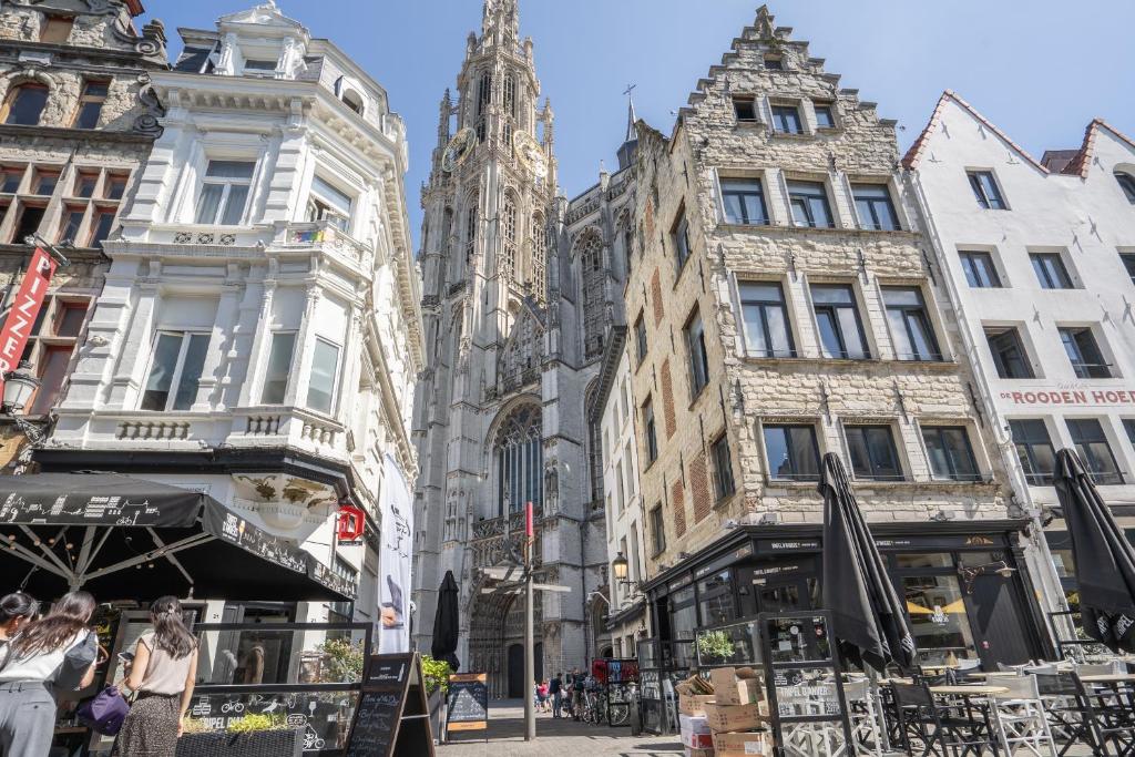 Tempel Cathedral Lodge in the Heart of Antwerp — photo 1