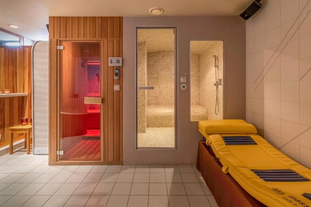 BeautyD RED ROOM centrum GULLEGEM KORTRIJK photo 3