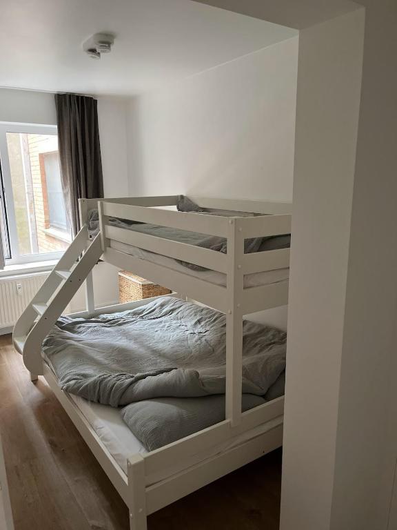Seaview Heist: 3-Bedroom Flat by the Beach photo 2