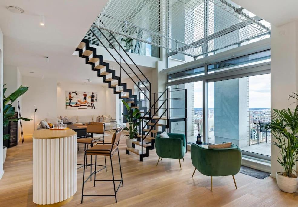 Sky Loft - Spacious Penthouse with Epic Views — photo 1